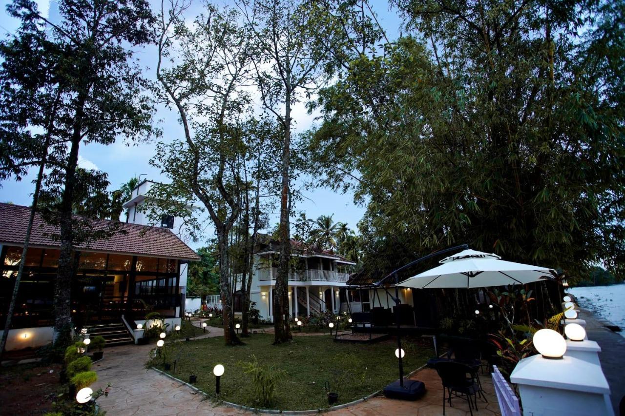 Bamboo Lagoon Backwater Front Resort Alappuzha Bagian luar foto