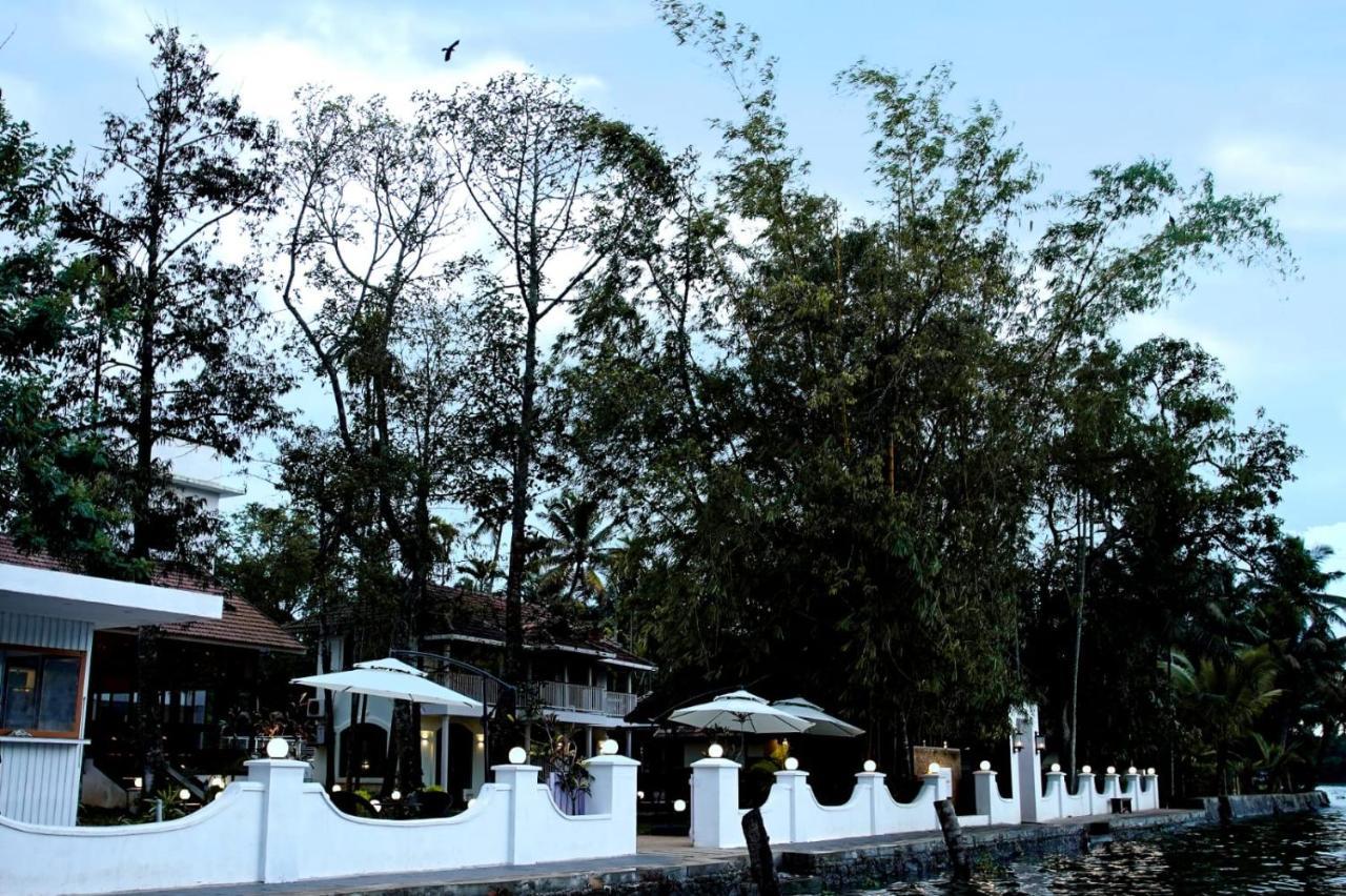Bamboo Lagoon Backwater Front Resort Alappuzha Bagian luar foto