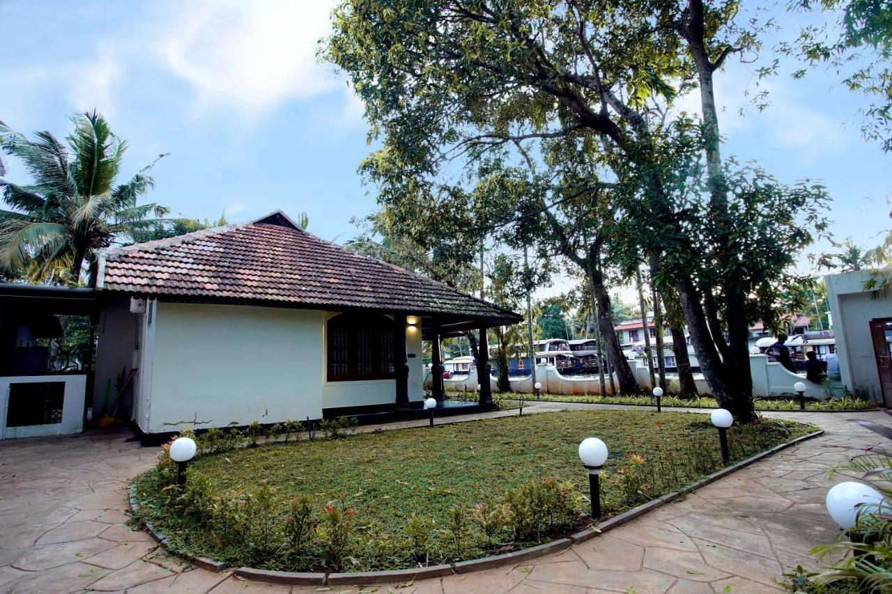 Bamboo Lagoon Backwater Front Resort Alappuzha Bagian luar foto