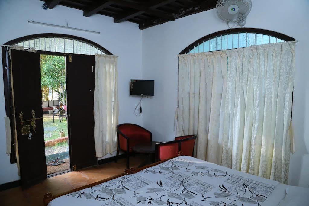 Bamboo Lagoon Backwater Front Resort Alappuzha Bagian luar foto